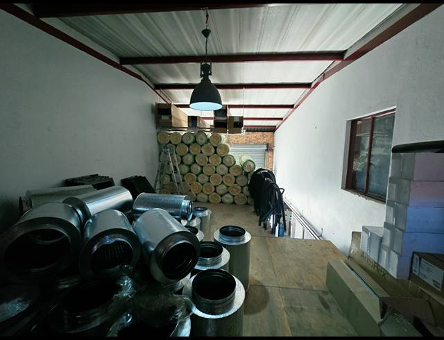 302M² WAREHOUSE FOR SALE IN KYA SANDS